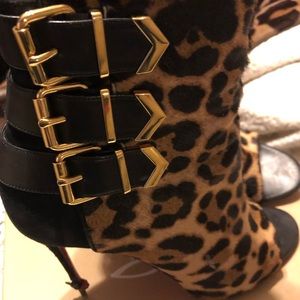 💯 Authentic Christian louboutin/Taken best offer